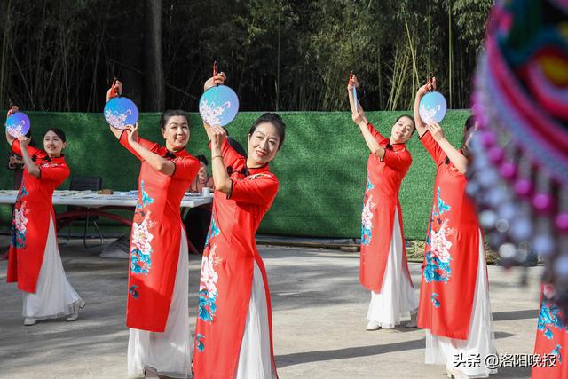 国风古韵，好美！快看看小姐姐们这是干啥呢