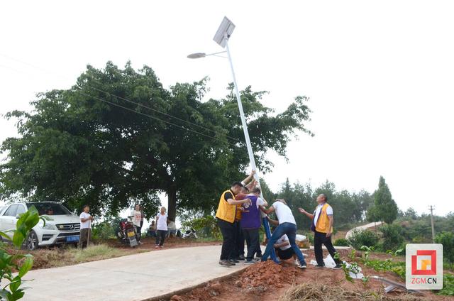 荣县度佳镇：公益路灯暖民心 照亮乡村振兴路