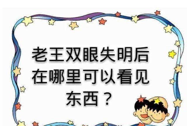 在农村，美女衣着清凉跳热舞，大爷看的目不转睛，真是辣眼睛！