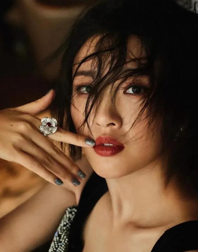 妖娆丰满酥麻大美女——唐艺昕