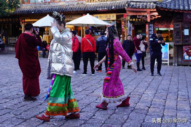 丽江街头的美女，去一趟才知“艳遇之都”原来是这个样子