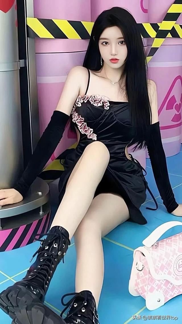 美女模特鲜艳成熟清纯写真