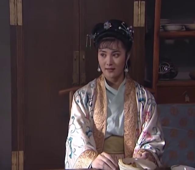 98版《水浒传》有十五位美女，三层次分明，领衔美女非何晴