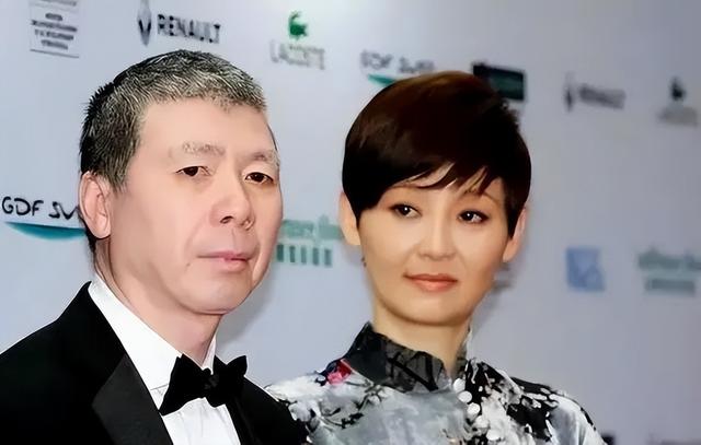 被丑男“糟蹋”的6位女明星，每个如花似玉，却鲜花插在牛粪上