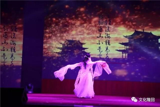 「百姓剧场」欢乐之夜！隆回本土歌手郑依飞演唱会火爆落幕！