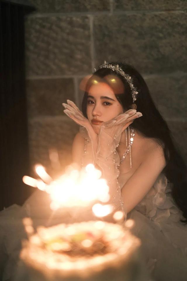 “四千年”美女鞠婧祎生日写真美到发光