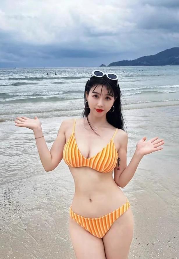 海边美艳诱惑！23岁火辣比基尼美女写真曝光！