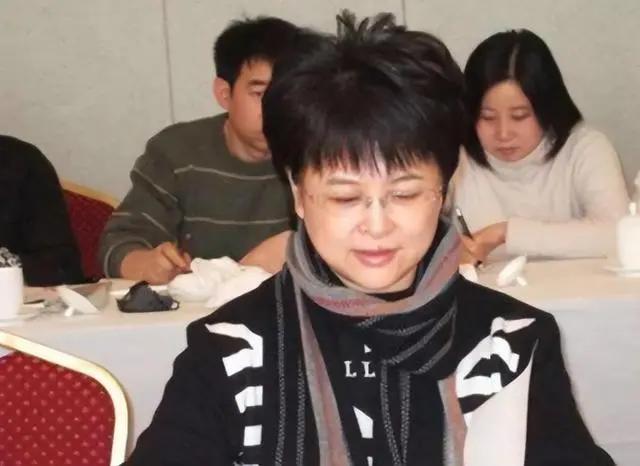 央视肖晓琳退休5个月，在美国儿子家死去，临终26字遗言太深刻