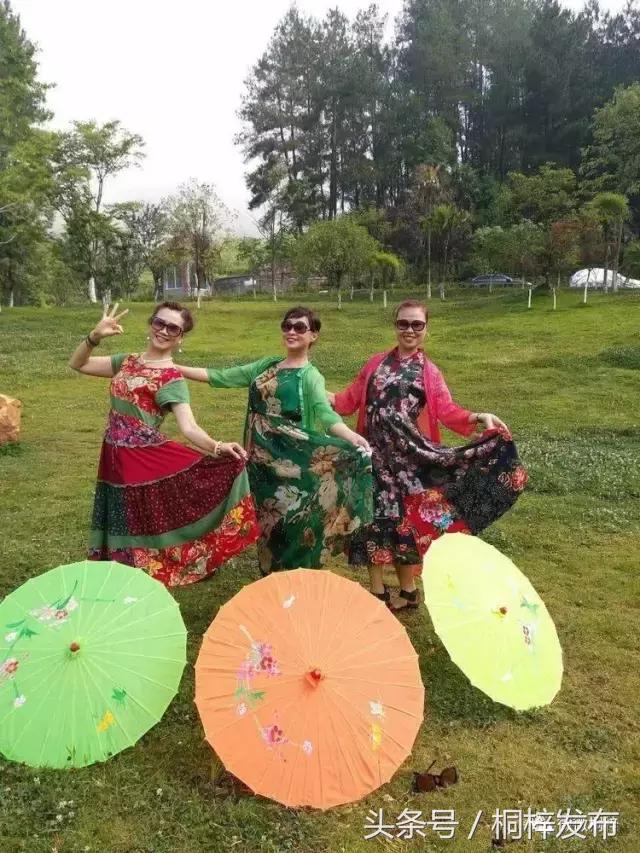 一群重庆美女在九坝天池的写真照流出