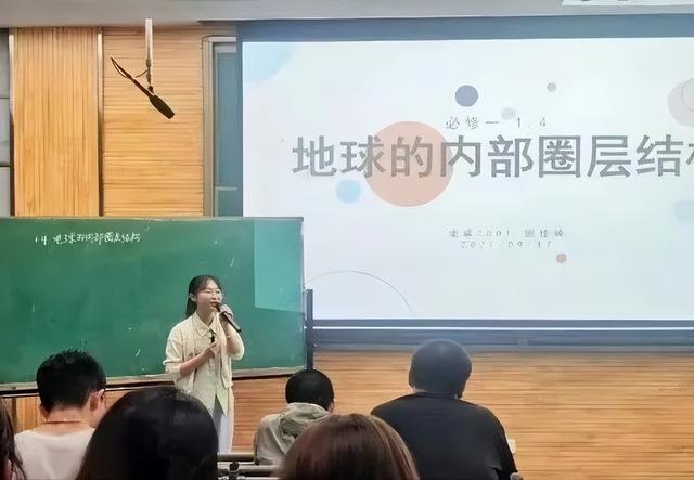 怀揣教师梦想、投身科研实践，看这名女孩在陕师大“舞台”绽放青春风采