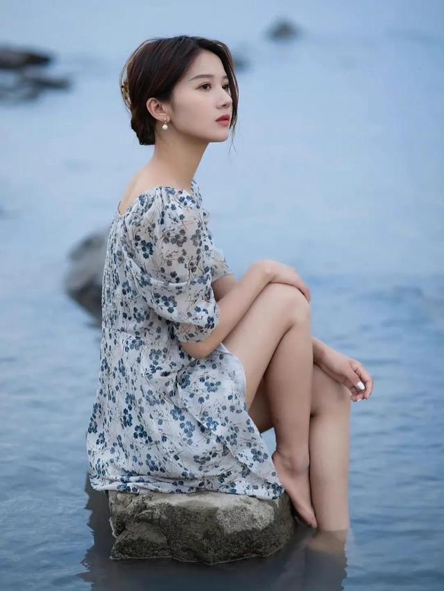 自然的美景，与美女的美色，交相辉映