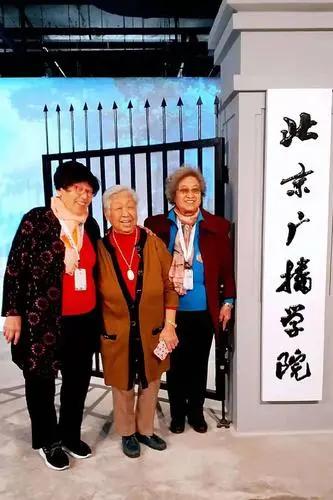 央视肖晓琳退休5个月，在美国儿子家死去，临终26字遗言太深刻