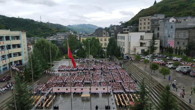 镇雄县大湾中学防震应急疏散演练