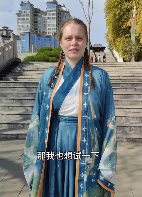 19岁俄罗斯美女爱上陕西小伙，嫁中国5年，一条条短视频改变人生