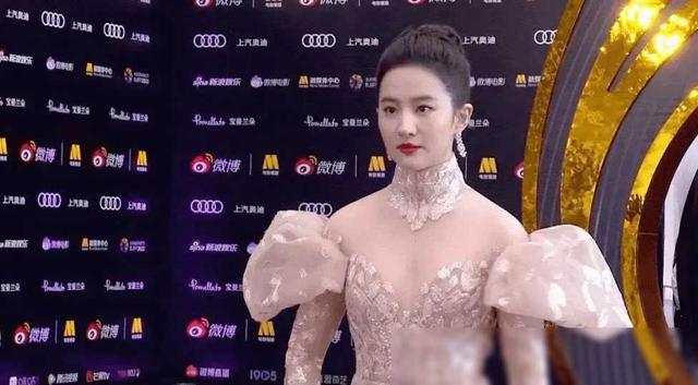 6位娱乐圈的“半截美人”，看脸绝美，但腿粗、虎背熊腰是硬伤