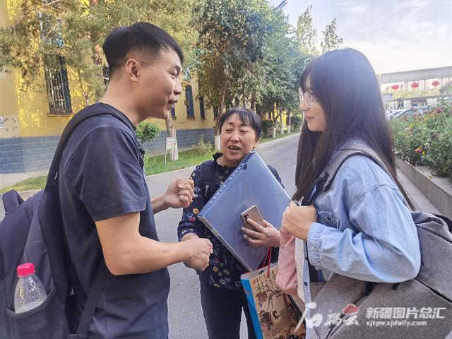 新疆好故事丨77张照片 记录瘫痪女孩的重生路