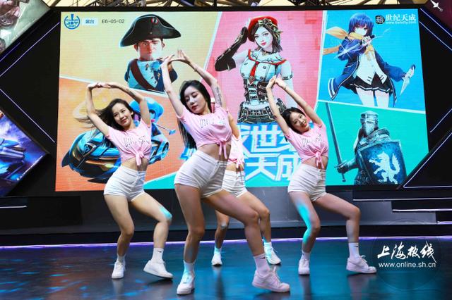 又一波Chinajoy的美女Showgirl高清图出炉！漂亮小姐姐一次看个够