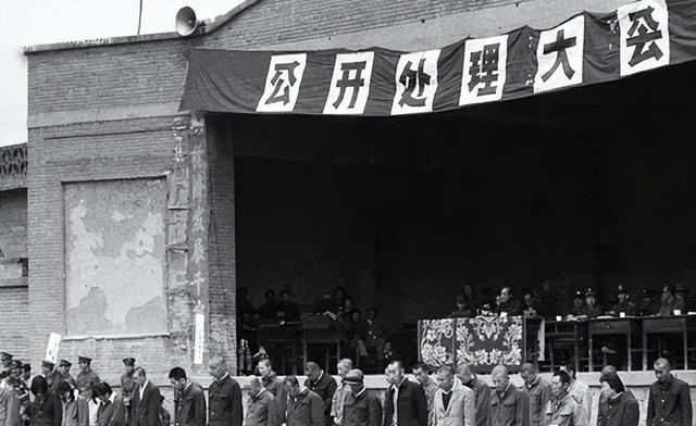 1953年，贵州著名美女匪首落网惊动中央，毛主席：这个人不能杀