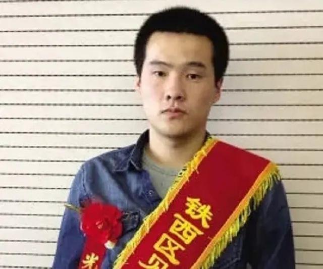 沈阳8个月孕妇被男子猛刺肚子一刀最后大学生挺身而出，救下母子