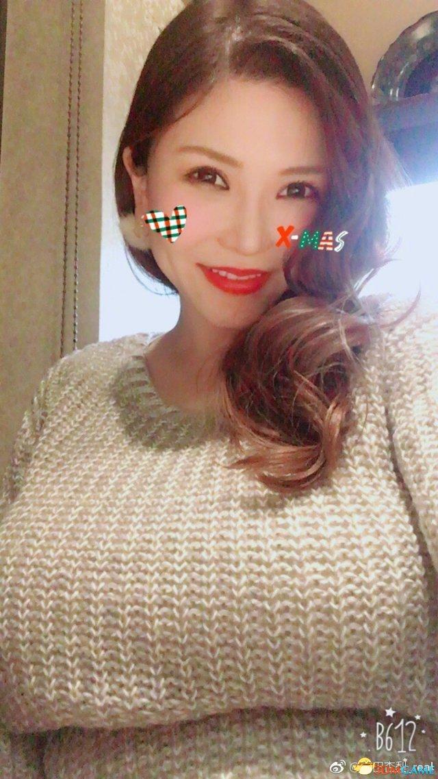 K罩杯巨乳女神冲田杏梨晒PS4游戏 自拍美照更吸睛