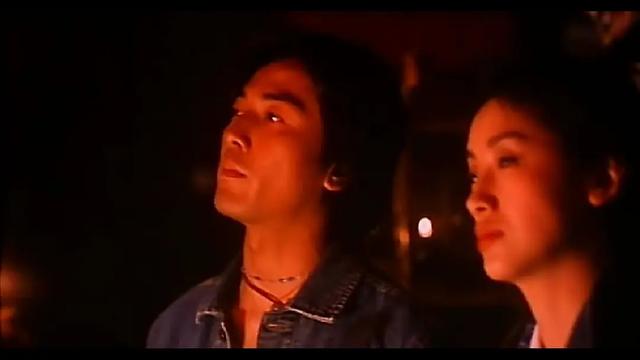 1995年，郑伊健出演了部风月片，片中的邱淑贞更是性感动人