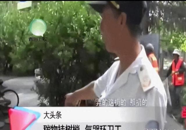 “就地办事，套套乱扔”，小树林成野战地，环卫工多次亲眼目睹！