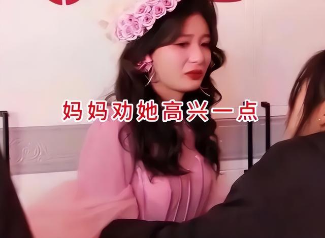 甘肃一新娘美出圈，宴席上哭成泪人，不准新郎碰：嫁给“宝马”男