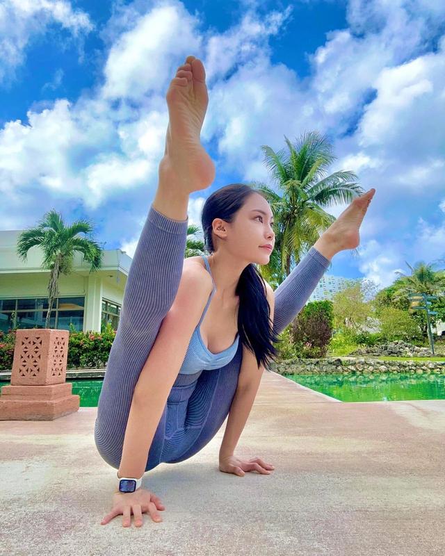 美女网红小姐姐，大秀瑜伽姿势美图，当她的男朋友一定很幸福