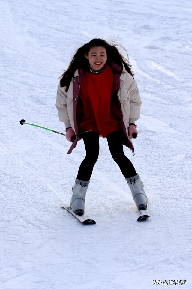 冰天雪地，美女天龙池雪场上演零度“青春与激情”