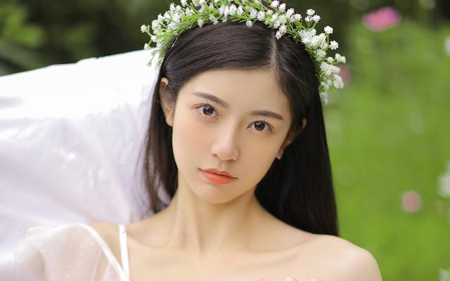 清纯高颜值美女性感写真桌面壁纸