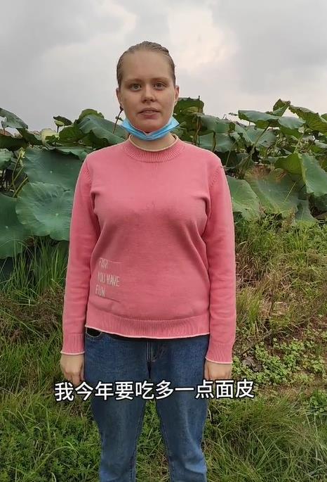 19岁俄罗斯美女爱上陕西小伙，嫁中国5年，一条条短视频改变人生