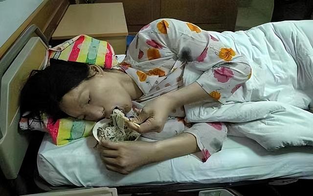 中国女巨人高2.48米，一顿吃2斤饭，鞋穿60码，遗体至今封存完整