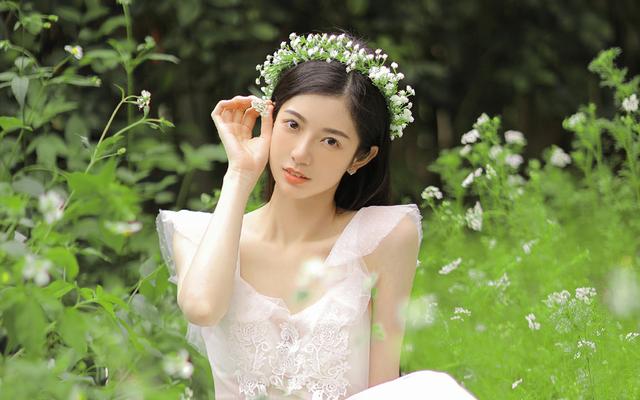 清纯高颜值美女性感写真桌面壁纸