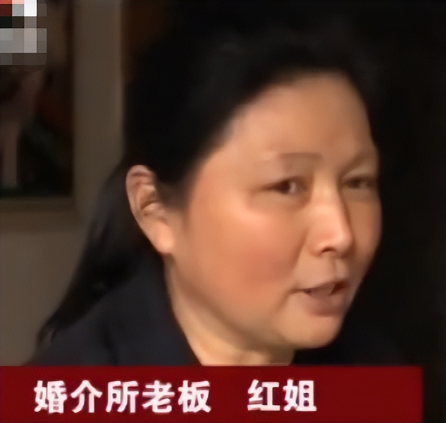 13年湖北大爷长相丑陋，却多名美女投怀送抱，警方调查后真相败露