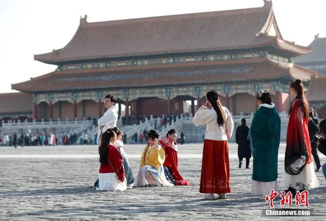 每天有多少年轻人，去故宫偷拍娘娘写真？