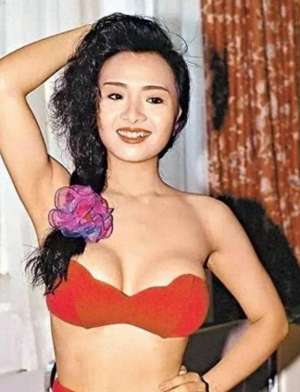 侧乳露装美女(港圈第一大尤物尺度写真，叶子楣，辣露侧乳， 半球掉出，太辣眼)