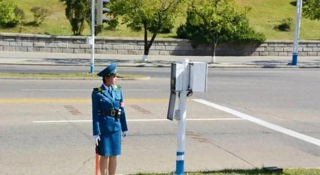 朝鲜女交警美艳动人，朝鲜领袖备受敬仰