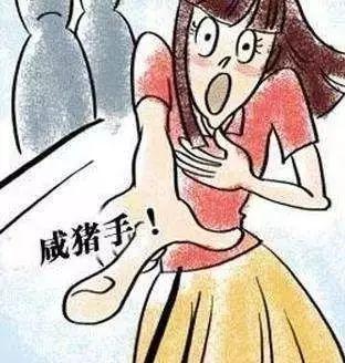 男子尾随美女潜入更衣室，被抓后手机里竟翻出大量偷拍照！