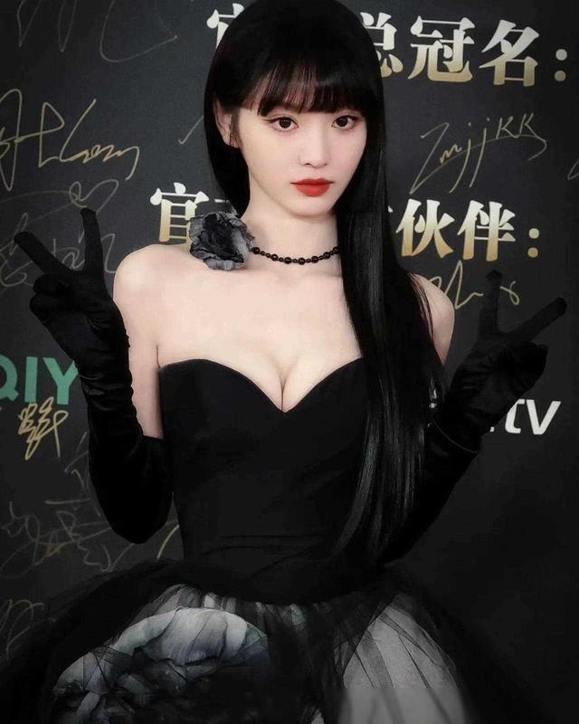 全球百大美女！她的身材，太夸张了