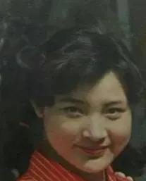 外鼻翅过大 李秀明算顶级大美女吗？看她和张瑜等人的合照就知道