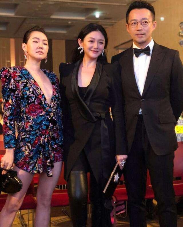 小S黑历史被扒，舔日本女星的脚，闻杨幂脚丫，还曾给汪小菲洗脚