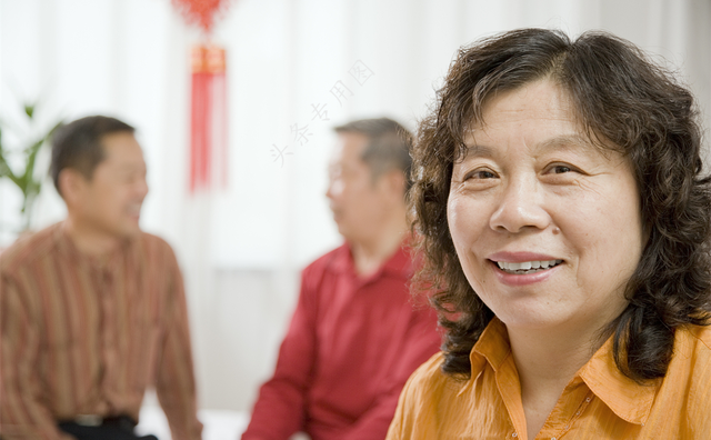 近日，一徐州新娘惨遭多名男子强吻摸拍屁股，家人：我们的风俗