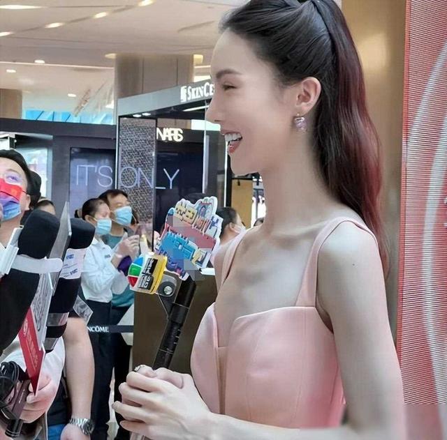 黑丝网袜、大粗腿，“膀大腰圆”的姚安娜，这次给白幼瘦女星上了