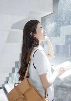 制服学生美女(美女写真：校园女神制服装扮性感又可爱，如此迷人好难不爱)