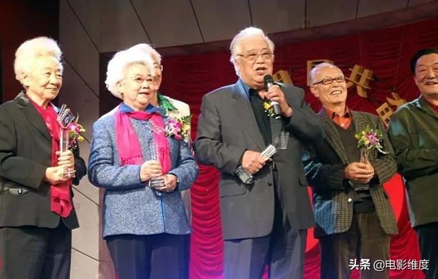 89岁老戏骨于洋，与妻子携手走过66年仍恩爱如初，如今一家很幸福