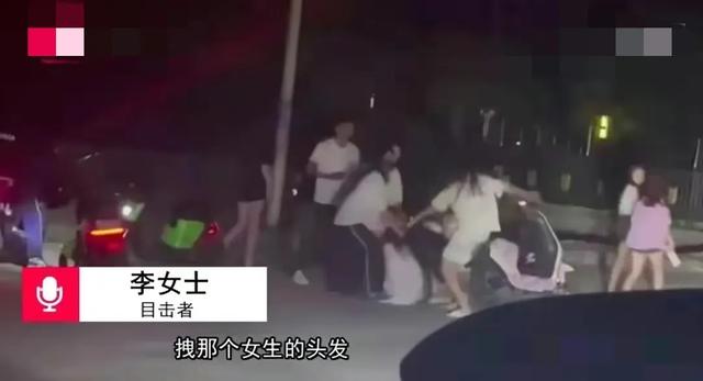 福州街头多人围殴一女孩扒其衣裤，当地警方：看看是怎么个事