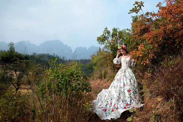 太行大峡谷人像外景写真 美女美景 一道靓丽的迷人风光