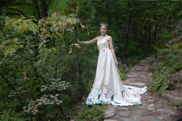 太行大峡谷人像外景写真 美女美景 一道靓丽的迷人风光