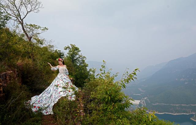 太行大峡谷人像外景写真 美女美景 一道靓丽的迷人风光