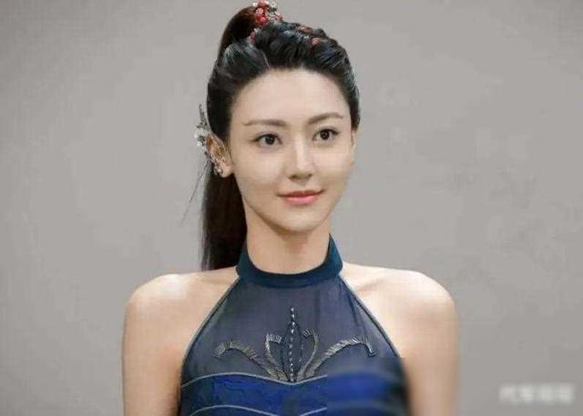 盘点来自四川的20位美女明星，个个貌美如花，你最喜欢谁？